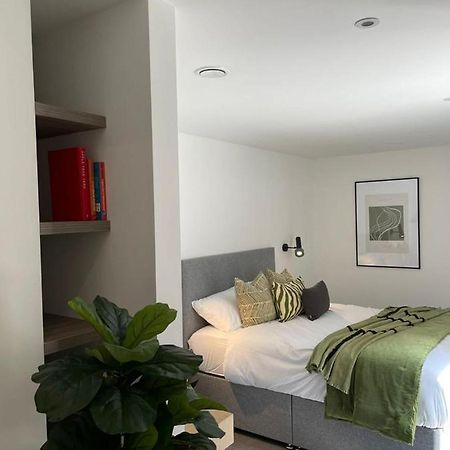 Brand New 3-Bedroom Home In London Exterior photo