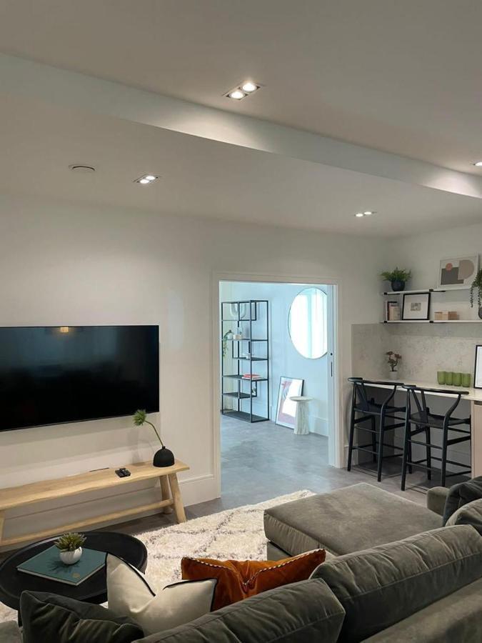 Brand New 3-Bedroom Home In London Exterior photo