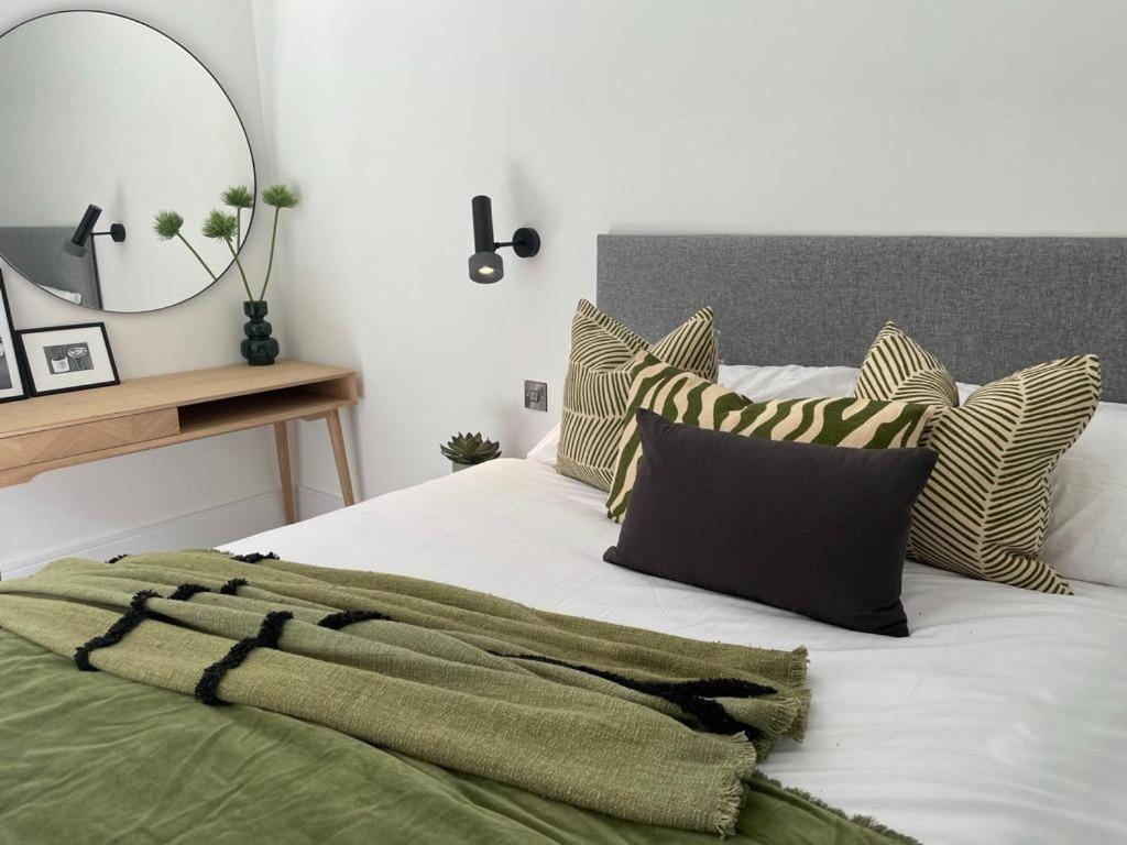 Brand New 3-Bedroom Home In London Exterior photo