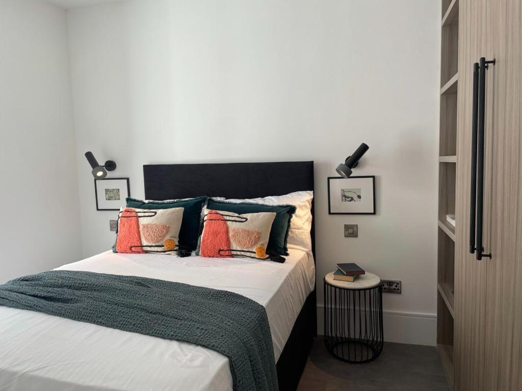 Brand New 3-Bedroom Home In London Exterior photo